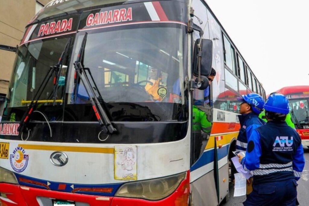 Bus drivers in Lima demand more protection against extortion