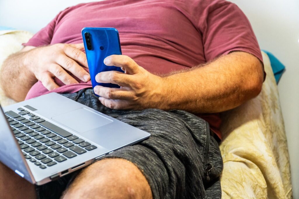 Study: The fattening speed: Understanding the impact of internet speed on obesity, and the mediating role of sedentary behaviour. Image Credit: Miguel AF / Shutterstock