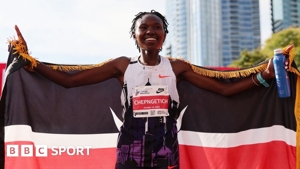 Ruth Chepngetich: Kenyan breaks marathon world record in Chicago