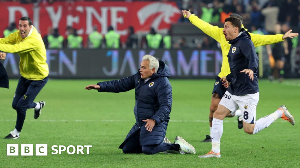 Jose Mourinho: Fenerbahce coach slams Turkish referees after win at Trabzonspor